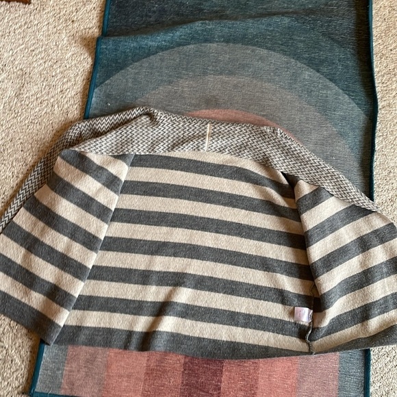 Cozy Neutral Wool Cardigan - Picture 8 of 10